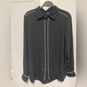 Black and white dress buttons down blouse, button down white front line